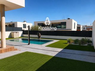 Xalet a El Bosque. Exclusivo chalet de obra nueva en villaviciosa de odón, madrid.