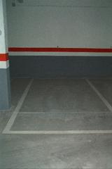 Miete Motorradparkplatz in Carrer de vidal i barraquer 27. Plaza moto en parking vigilado