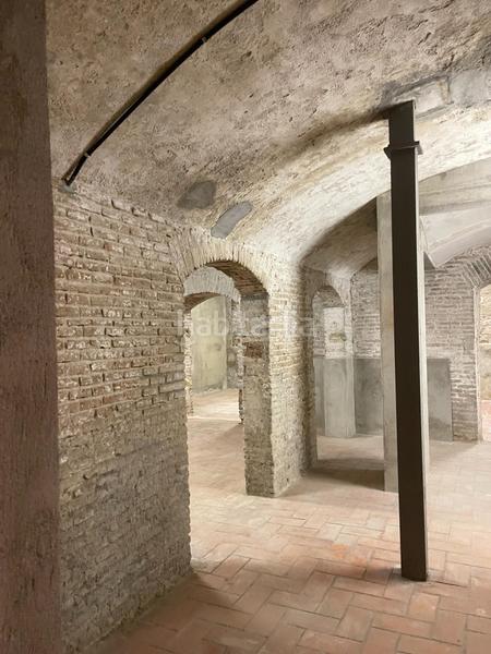 Foto 555f5c4d-3a13-4cf2-88b0-f9a9adacc06d. Local comercial a Raval Barcelona