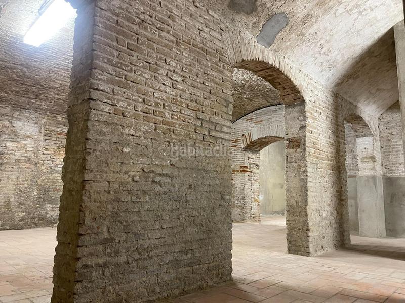 Foto b4477e48-b8c0-4bf3-a5c7-6412e5f170f5. Local comercial a Raval Barcelona