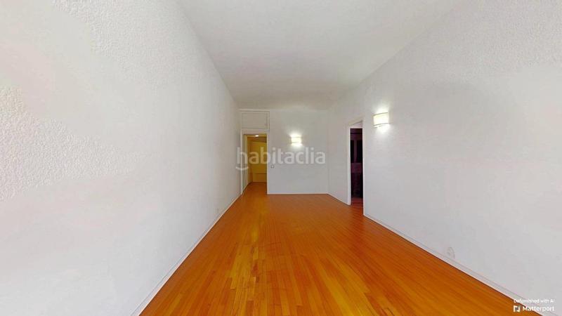 Foto c83339d7-42a8-4a90-9f17-c53544167479. Piso calle rosselló a dos pasos de rambla de cataluña en Barcelona