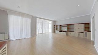Pis  Ravella. Amplia vivienda en venta tres torres,  muy cerca de mandri