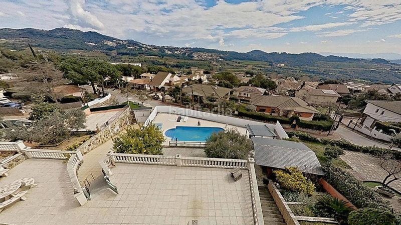 Foto 426ff684-796d-49fe-bde0-9d5f310004dd. Casa amb calefacció aparcament piscina a Caldes de Montbui