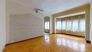 Pis a Carrer carrer casp 85. Junto a pseo sant juan, piso a reformar a tu gusto