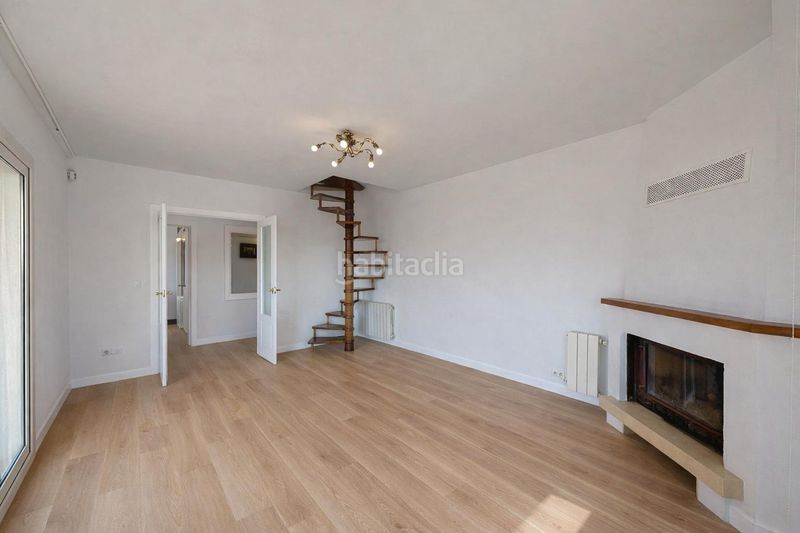 Foto 01a947bf-42e4-42b5-9915-24e3e9853dfe. Casa amb calefacció aparcament a Alella