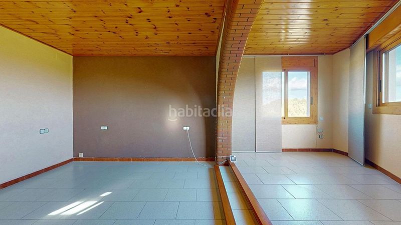 Foto b8a29dd2-5aed-464d-b832-9be852d6cefa. Casa amb calefacció aparcament a Sentmenat