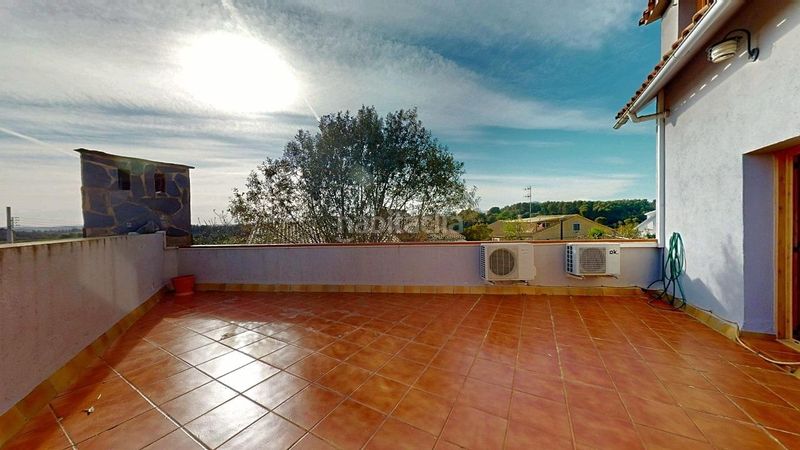 Foto bb6a1866-840e-4710-8fc3-c1728d45909a. Casa amb calefacció aparcament a Sentmenat