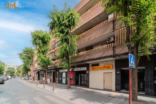 Etagenwohnung  Calle estrella de elola. Luminoso piso de 3 habitaciones con terraza en el centro de vald