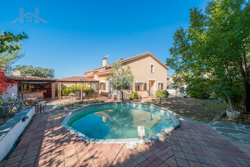 Foto 9fe0206e-d665-4092-91fa-c652d2b216b5. Maison jumelée avec chauffage parking piscine dans Robledo de Chavela