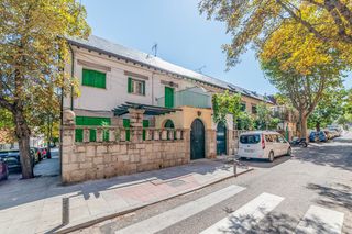 Casa aparellada  Calle san juan. Chalet pareado en el centro de san lorenzo