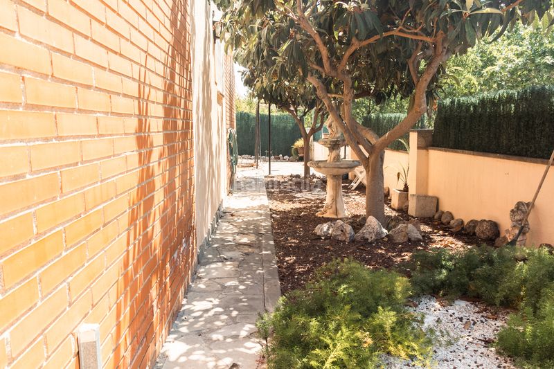 Foto 78fdde18-48fd-4936-9d52-25bd50bd5fbe. Chalet with fireplace heating parking in Abrera