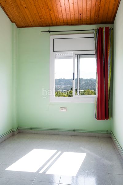 Foto a5b8292a-300d-4ad7-b871-cac7e5c59b19. Chalet with fireplace heating parking in Abrera