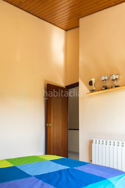 Foto a5c0ded4-bb1b-4837-9457-bb340a5b8378. Chalet with fireplace heating parking in Abrera