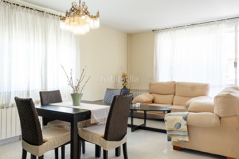 Foto c510734a-ae76-47d1-91fa-d9de3e5b8ee9. Chalet with fireplace heating parking in Abrera