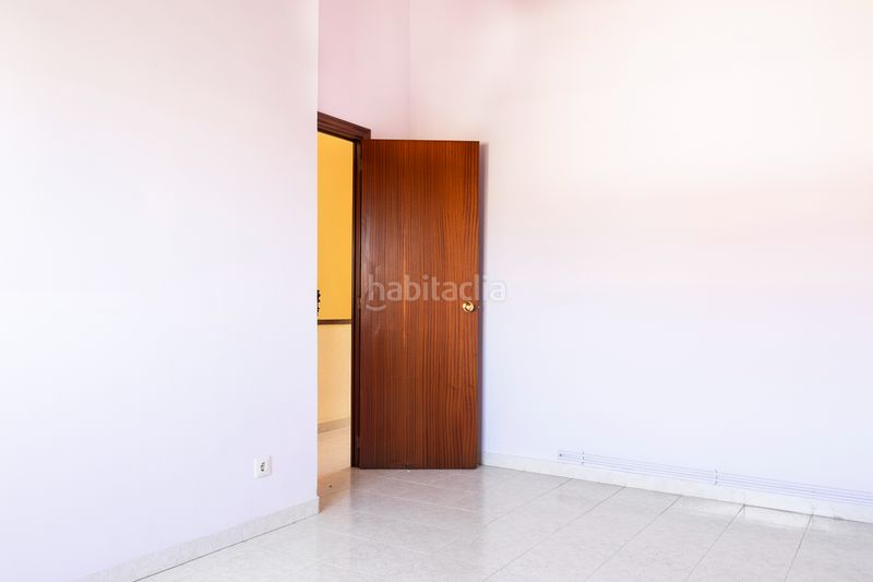 Foto 65371830-bd02-41f8-9efc-0f9a9f0a863b. Chalet con camino riscaldamento parcheggio in Abrera