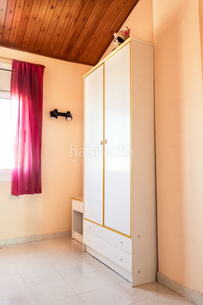 Foto d8e0ea1e-8ded-4e5c-8d5b-d15fcf580d93. Xalet amb xemeneia calefacció aparcament a Abrera