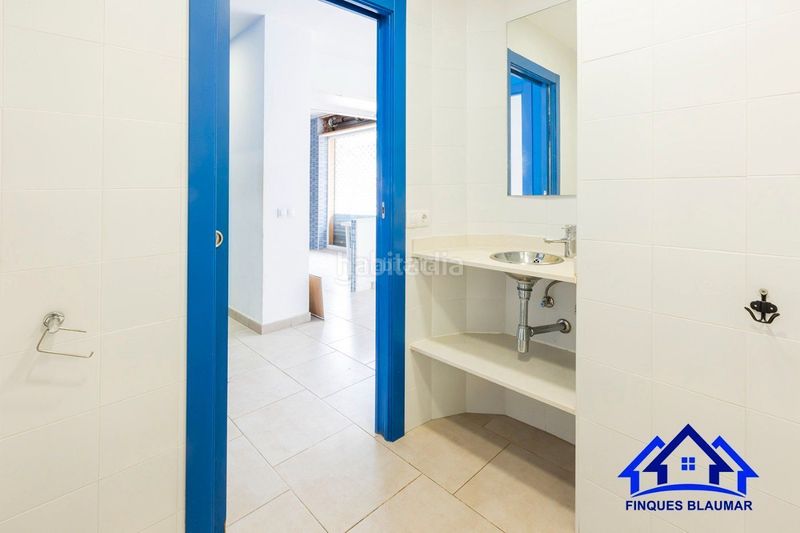 Foto cfb27f17-4bb1-45d3-bdcb-8da88a976072. Local comercial a Zona alta Arenys de Mar