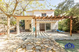 Haus in Arenys de Munt. Bonita torre con piscina rodeada de naturaleza