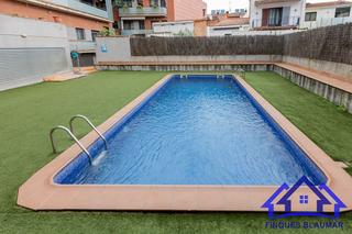 Pis a Arenys de Munt. Planta baja en zona alta con piscina comunitaria