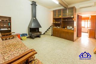 Masia a Centre. Casa de pueblo con muchas posibilidades