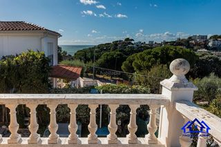 Casa a Urbanitzacions. Torre a 4 vientos con vistas al mar y piscina