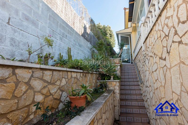 Foto c12da296-78ff-4863-8190-5dcddc39d930. Casa amb piscina a Urbanitzacions Arenys de Mar