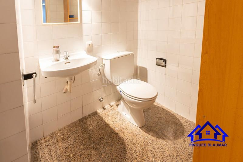 Foto f7c8833a-6deb-4c4d-82d0-e0a873831762. Alquiler local comercial local interior muy céntrico en alquiler en Arenys de Mar