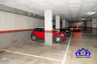 Aparcament cotxe a Zona alta. Parking en zona alta