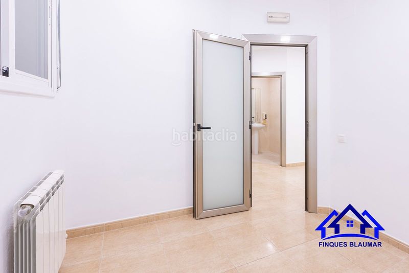 Foto 4a80cd98-754f-4a97-b19a-c95059c6cec4. Local comercial a Centre Arenys de Mar