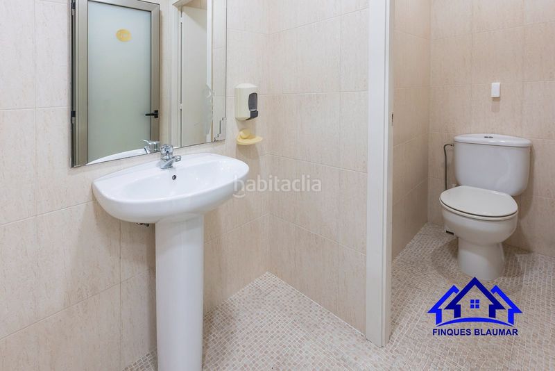 Foto 5bbfac36-9eb1-46b5-9ce9-1a8390ee06a6. Local comercial a Centre Arenys de Mar