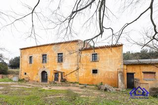 Masia a Breda. Masía y finca de 15 hectáreas
