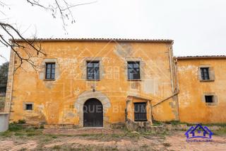 Masia a Breda. Masía y finca de 15 hectáreas