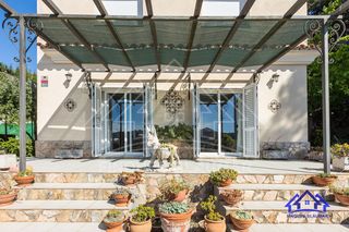 Casa a Arenys de Munt. Espectacular torre con jardín y garaje