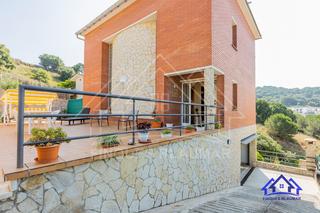 Casa a Arenys de Munt. En exclusiva espectacular chalet con vistas