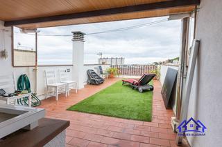 Dúplex a Canet de Mar. Propiedad única con azotea con impresionantes vistas