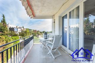 Etagenwohnung in Urbanitzacions. Piso totalmente exterior a reformar