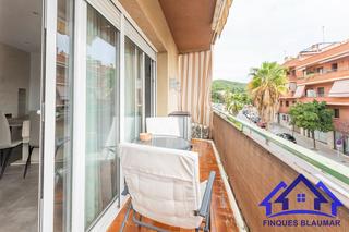 Pis a Canet de Mar. Fantástico piso con vistas