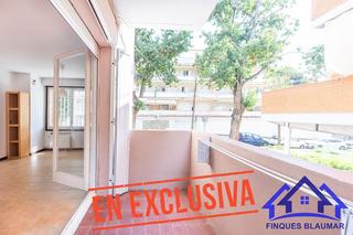 Etagenwohnung in Urbanitzacions. Exclusiva apartamento con muchas posibilidades