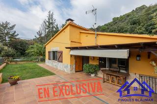 Casa a Sant Iscle de Vallalta. Exclusiva bonito refugio de montaña