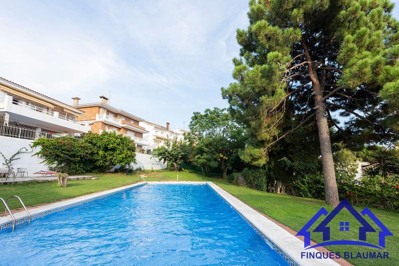 Foto 4d9bdca1-9ca6-41a8-848f-88d07a19fbd9. Apartament amb piscina a Zona alta Arenys de Mar