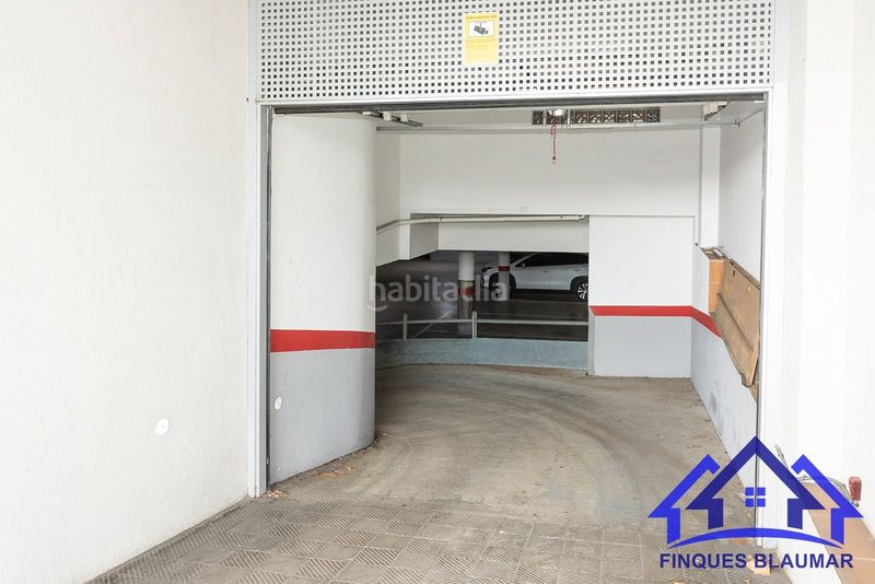 Foto cab22fdb-dd19-4088-8000-be2e238c3119. Aparcament cotxe a Centre Arenys de Mar