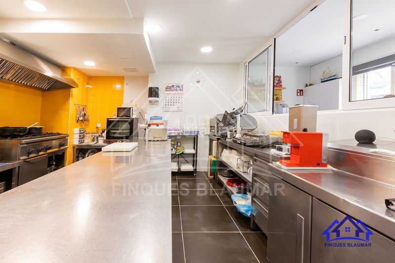 Foto c155534f-dcf4-46aa-86d0-8b7e9ea3a7ee. Local comercial a Arenys de Munt