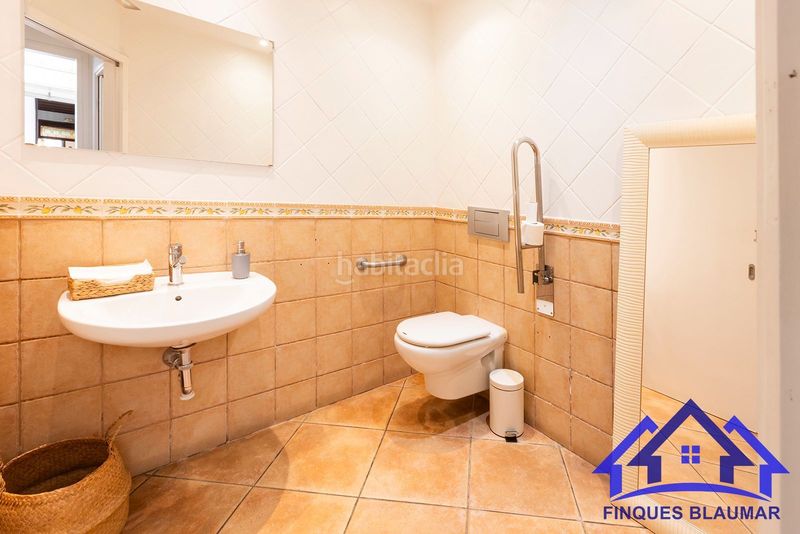 Foto 515a9c34-69ca-4371-bb3e-0d0492332d33. Alquiler local comercial traspaso restaurante equipado y con vivienda en Arenys de Mar