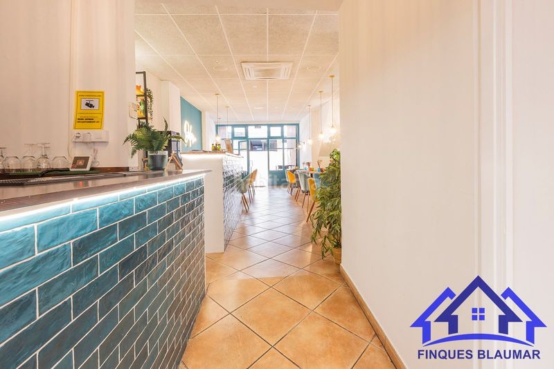 Foto 8ffccd87-587c-4a54-a7a3-11ceeee57f53. Alquiler local comercial traspaso restaurante equipado y con vivienda en Arenys de Mar