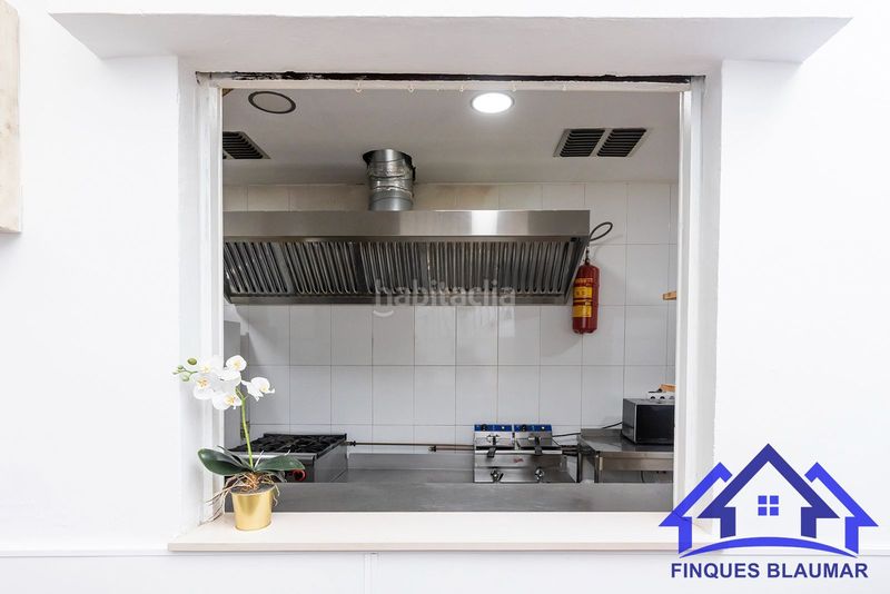 Foto a1f3516c-996b-468c-be14-d85d5763e541. Alquiler local comercial traspaso restaurante equipado y con vivienda en Arenys de Mar
