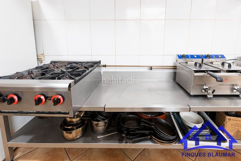 Foto e9b5a504-34e5-4083-aaf7-2b3377915817. Alquiler local comercial traspaso restaurante equipado y con vivienda en Arenys de Mar