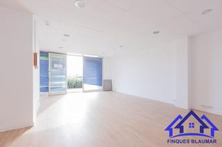 Miete Geschäftsraum in Centre. En alquiler local delante de la estación de tren