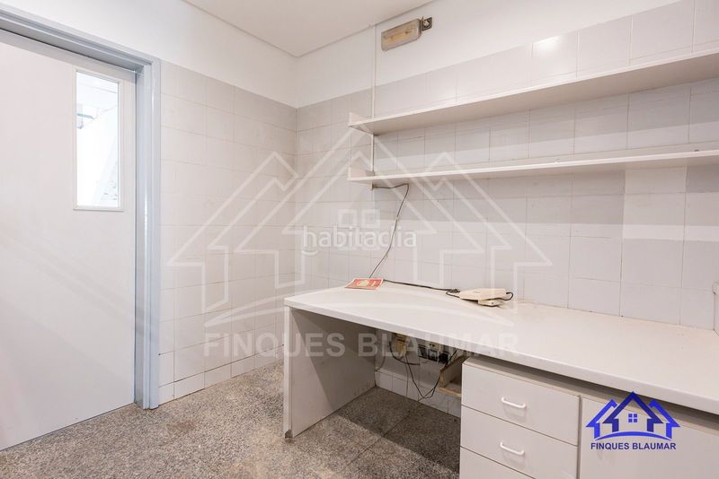 Foto 5deb93ba-f91b-4ebd-956b-cfe2d001d6ef. Local comercial a Arenys de Munt
