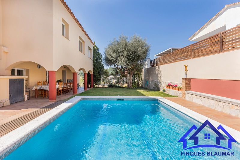 Foto da9fa1a7-71da-404e-8755-3a6fbeb9dec3. Casa amb calefacció piscina a Urbanitzacions Arenys de Mar