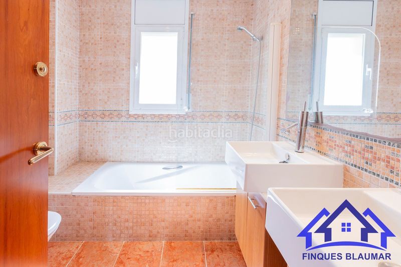 Foto f2b16080-f330-4328-a495-4a7f699c3a81. Casa amb calefacció piscina a Urbanitzacions Arenys de Mar